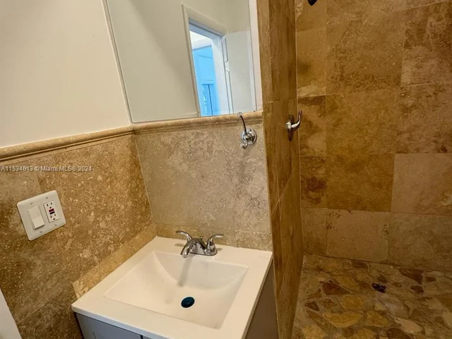 434 NW 110th St, Miami FL 33168