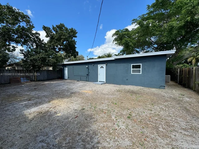 434 NW 110th St, Miami FL 33168