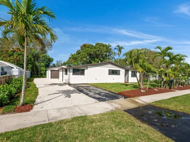 20510 NW 33rd Pl, Miami Gardens FL 33056