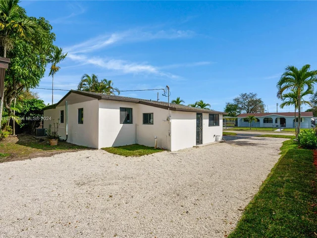 20510 NW 33rd Pl, Miami Gardens FL 33056