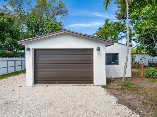 20510 NW 33rd Pl, Miami Gardens FL 33056