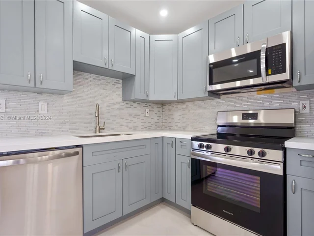 20510 NW 33rd Pl, Miami Gardens FL 33056