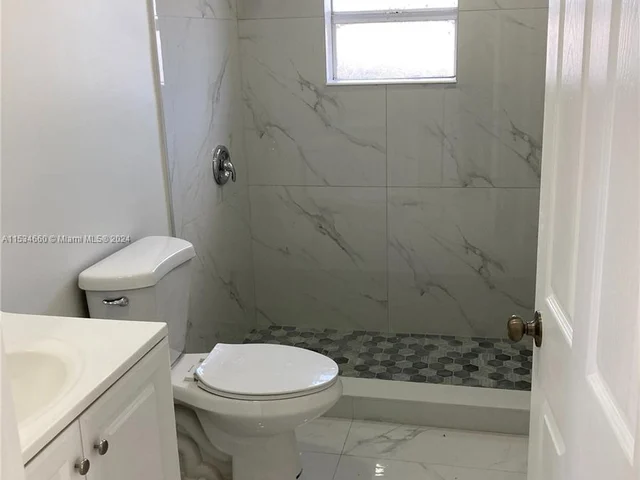 11475 SW 214th St, Miami FL 33189