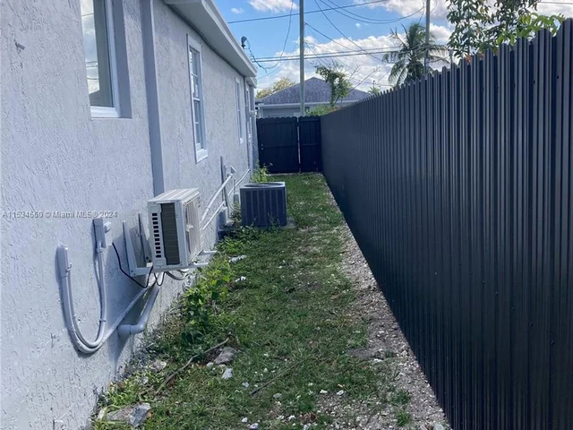 11475 SW 214th St, Miami FL 33189