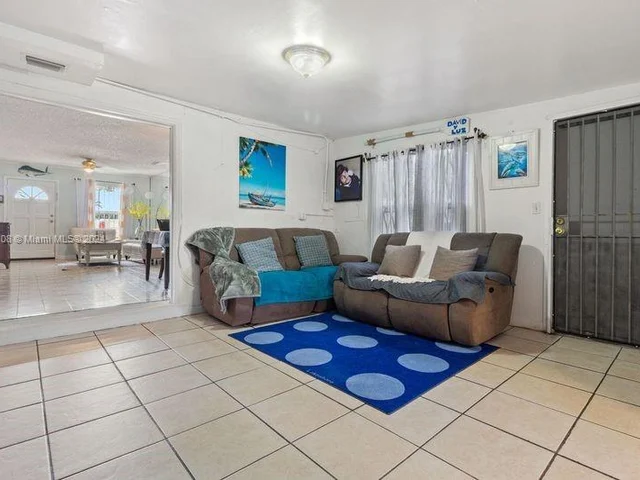 15621 SW 300th St, Homestead FL 33033