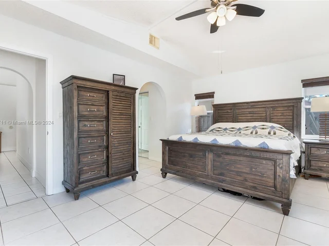 15992 SW 73rd St, Miami FL 33193