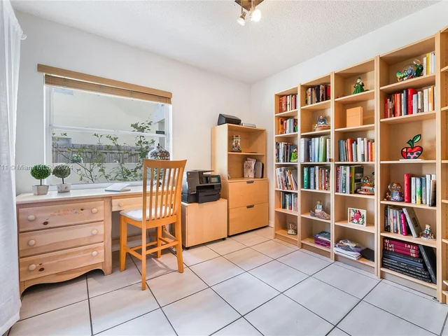 15992 SW 73rd St, Miami FL 33193