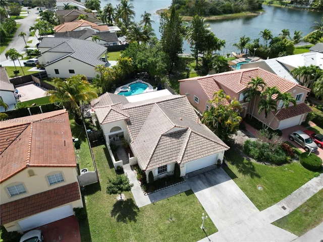 15992 SW 73rd St, Miami FL 33193