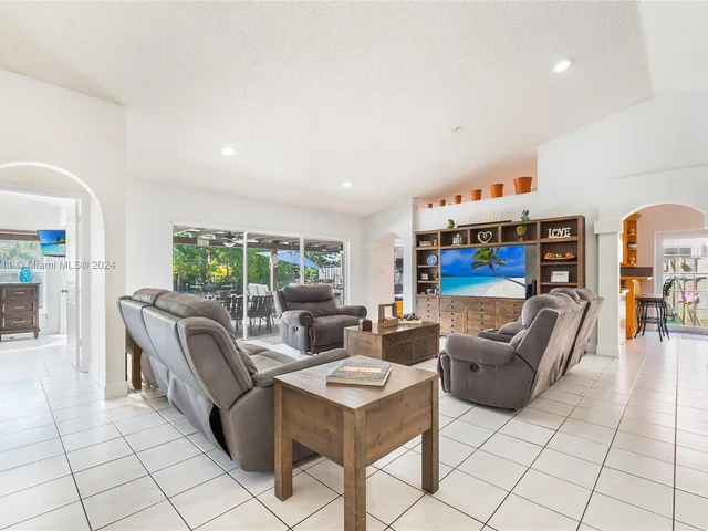 15992 SW 73rd St, Miami FL 33193