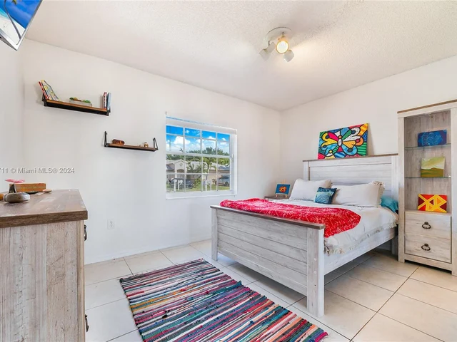 15992 SW 73rd St, Miami FL 33193