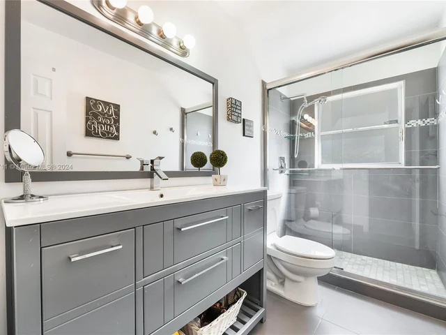 15992 SW 73rd St, Miami FL 33193