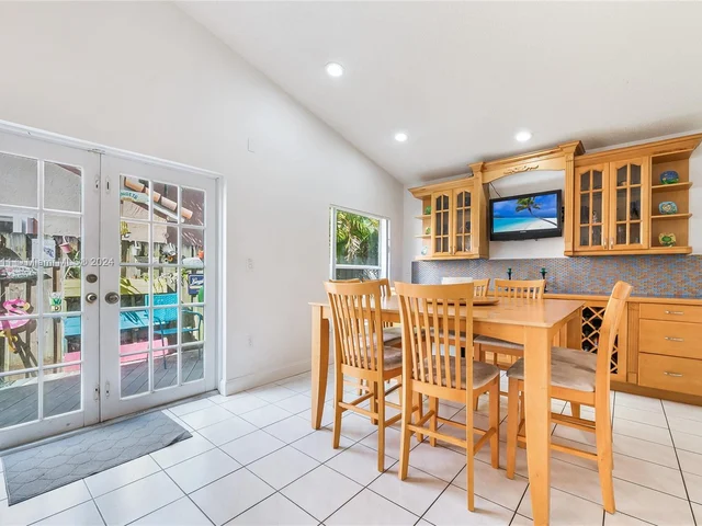 15992 SW 73rd St, Miami FL 33193