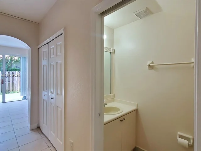 3976 SW 157th Ave # 219, Miramar FL 33027