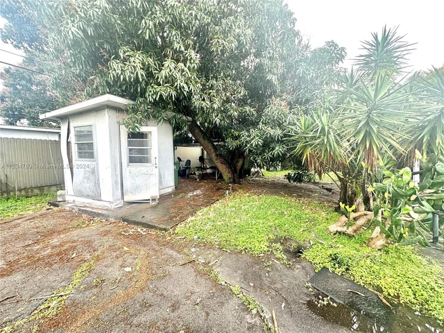 1380 W 37th St, Hialeah FL 33012