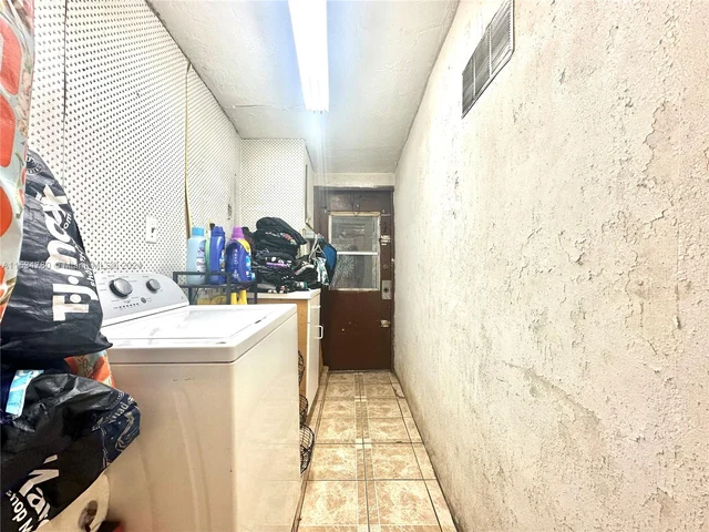 1380 W 37th St, Hialeah FL 33012