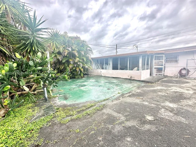 1380 W 37th St, Hialeah FL 33012