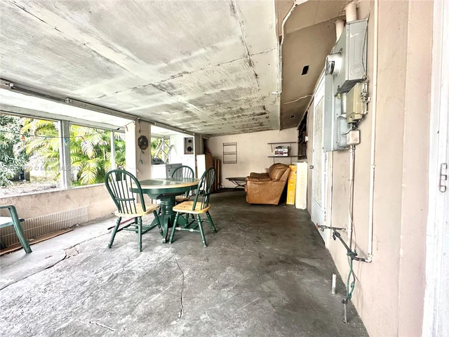 1380 W 37th St, Hialeah FL 33012