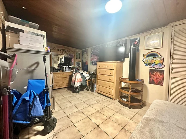 1380 W 37th St, Hialeah FL 33012