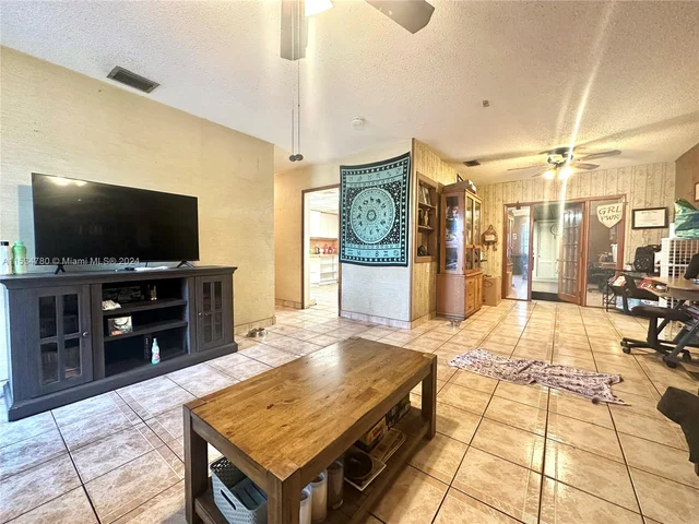 1380 W 37th St, Hialeah FL 33012