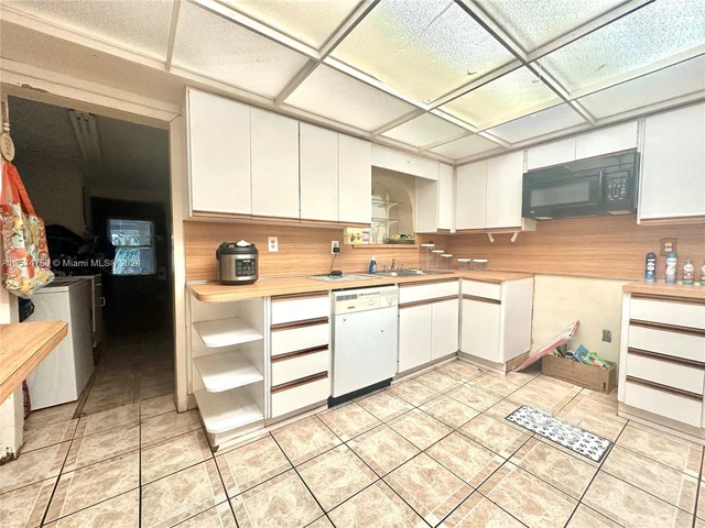 1380 W 37th St, Hialeah FL 33012