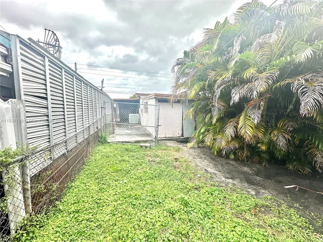 1380 W 37th St, Hialeah FL 33012