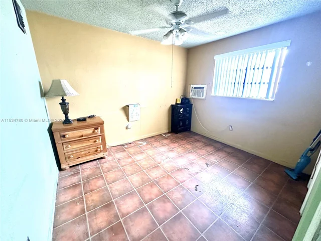 1380 W 37th St, Hialeah FL 33012