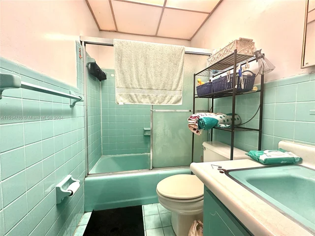 1380 W 37th St, Hialeah FL 33012