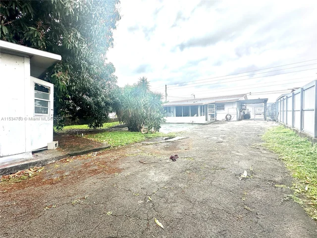 1380 W 37th St, Hialeah FL 33012