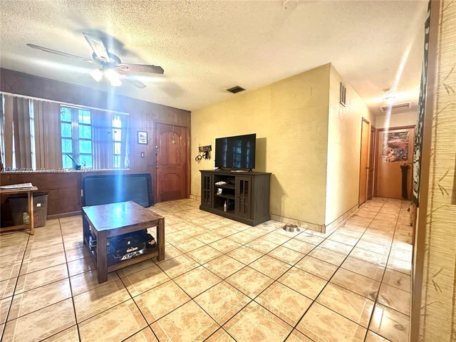 1380 W 37th St, Hialeah FL 33012