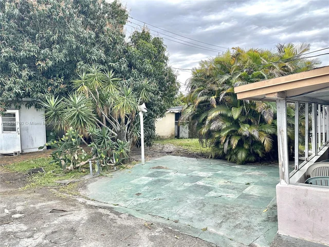 1380 W 37th St, Hialeah FL 33012
