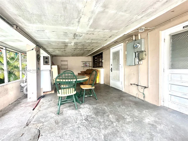 1380 W 37th St, Hialeah FL 33012