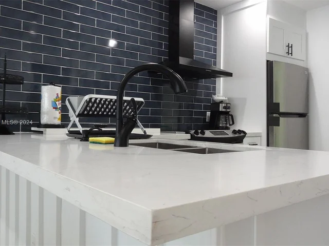 6650 Park St, Hollywood FL 33024