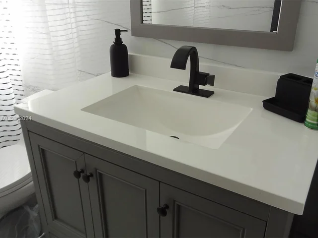 6650 Park St, Hollywood FL 33024