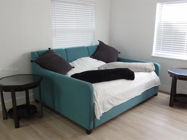 6650 Park St, Hollywood FL 33024