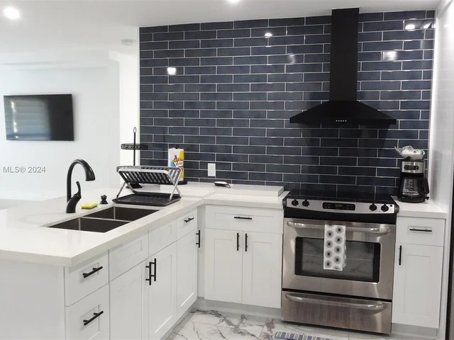 6650 Park St, Hollywood FL 33024