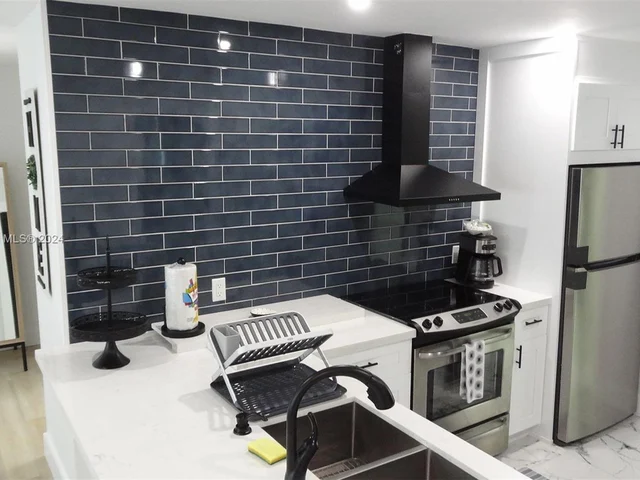 6650 Park St, Hollywood FL 33024