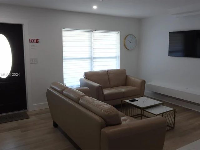 6650 Park St, Hollywood FL 33024