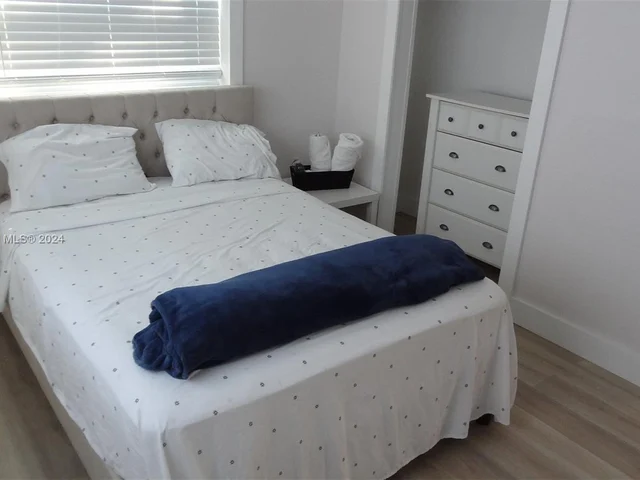 6650 Park St, Hollywood FL 33024