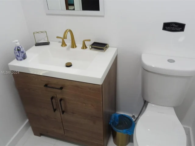 6650 Park St, Hollywood FL 33024