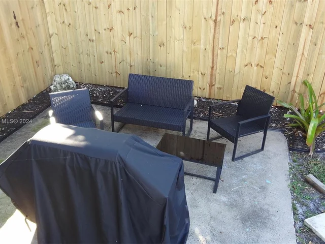 6650 Park St, Hollywood FL 33024