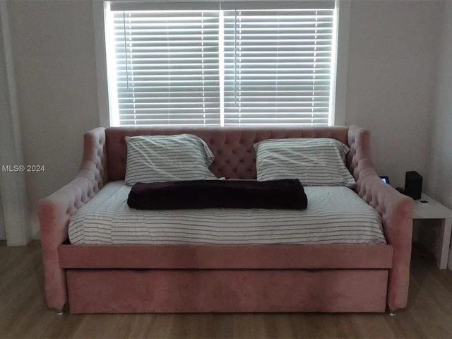 6650 Park St, Hollywood FL 33024