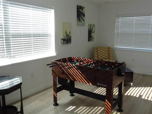 6650 Park St, Hollywood FL 33024