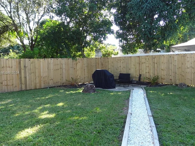 6650 Park St, Hollywood FL 33024