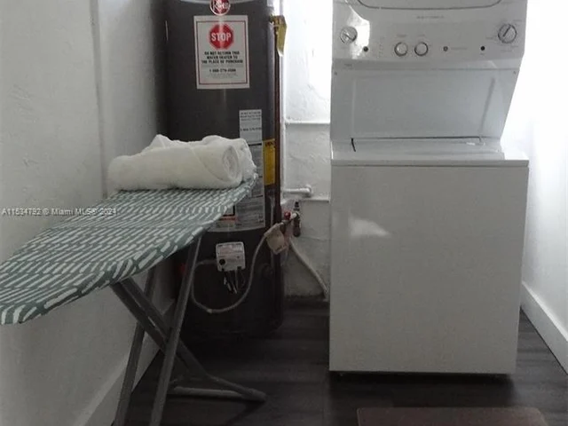 6650 Park St, Hollywood FL 33024