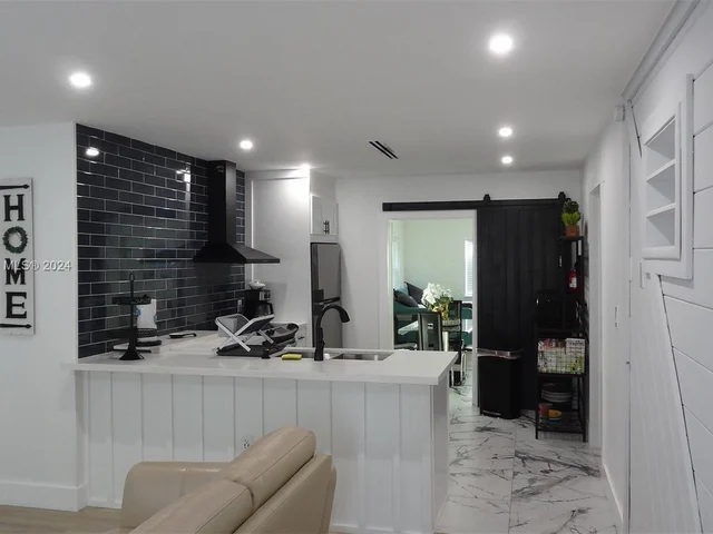 6650 Park St, Hollywood FL 33024