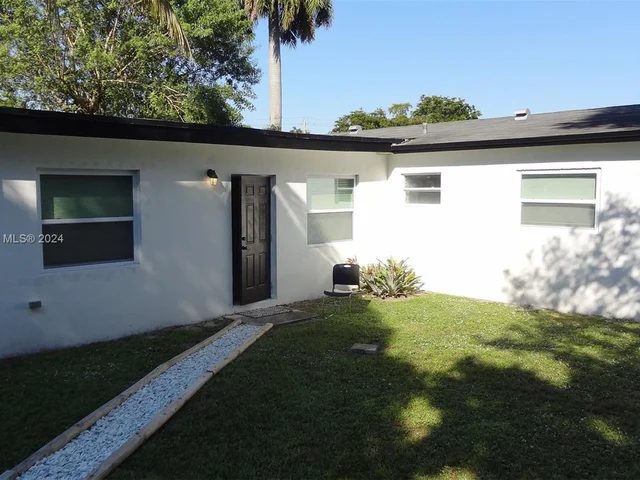 6650 Park St, Hollywood FL 33024