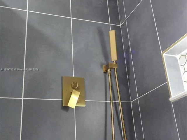 6650 Park St, Hollywood FL 33024