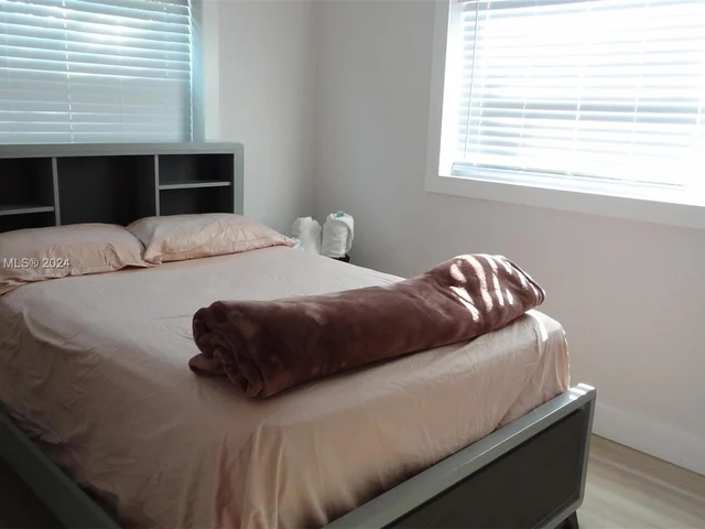 6650 Park St, Hollywood FL 33024