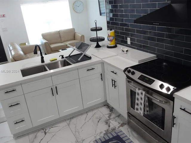 6650 Park St, Hollywood FL 33024