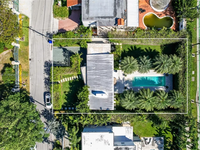 910 N Venetian Dr, Miami FL 33139